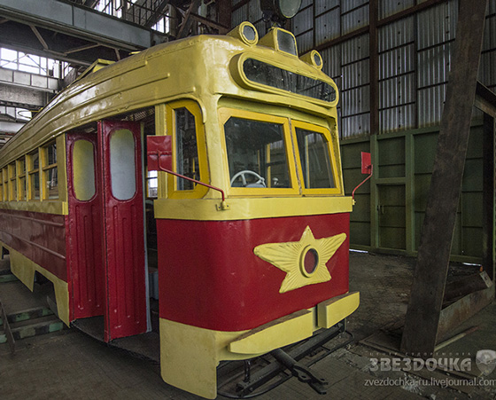 трамвайный вагон после реконструкции.  Фото автора и пресс-службы АО «ЦС «Звездочка» 