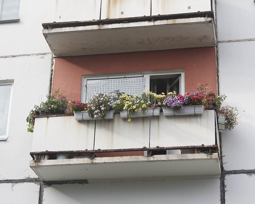 У балконов вид цветущий!