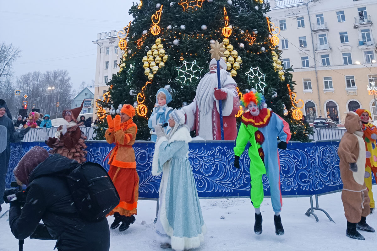 Ёлочка, гори! — Северный рабочий