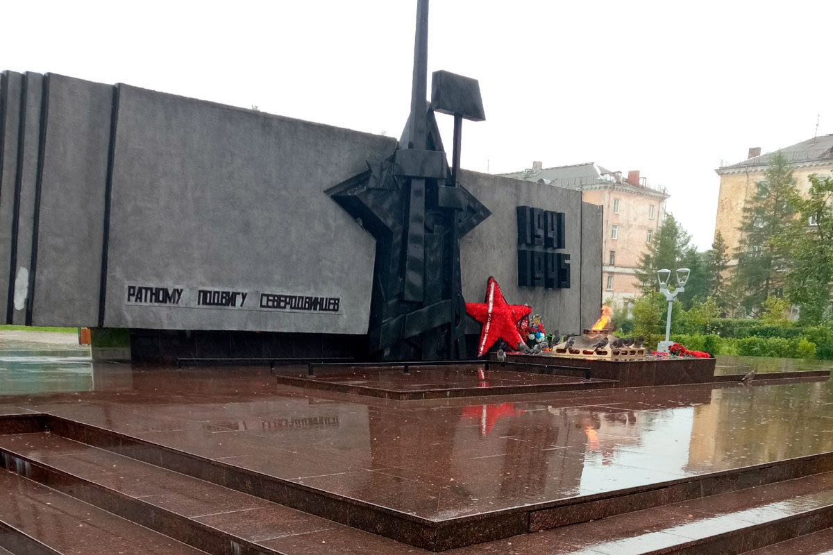 Депутаты обратили внимание на состояние памятника «Ратному подвигу северодвинцев»